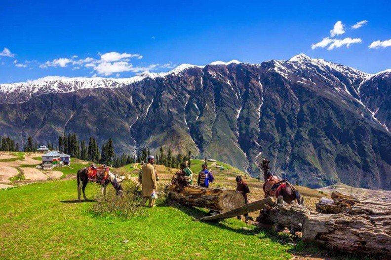 Top 10 places to visit in Pakistan